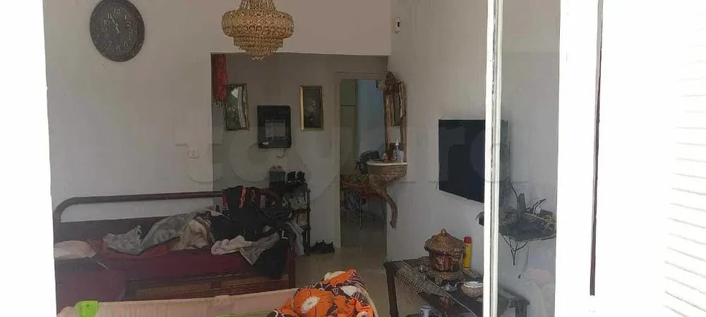 un appartement s+2 au 3éme étage (sans ascenseur)a louer a Ksar Said En face La moquée