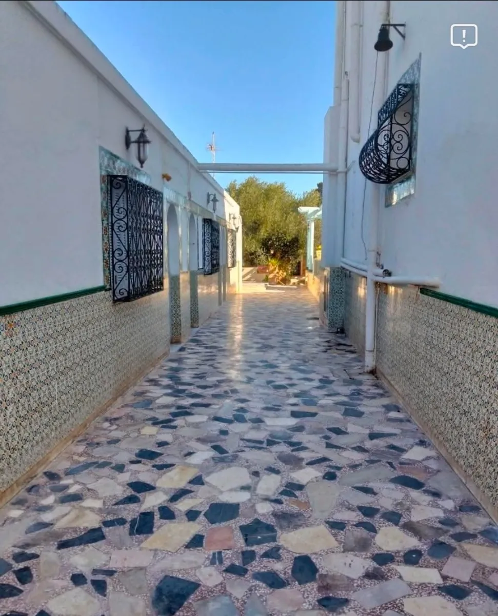 villa s+2 4000 m² à Chott Meriem 