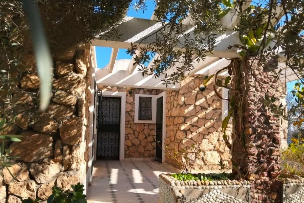 villa s+2 4000 m² à Chott Meriem 