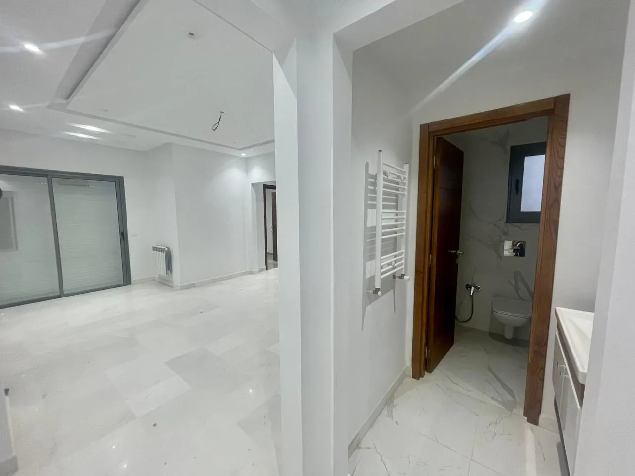  À LOUER | Appartement S+3  Jamais habité à  Ennaser 2