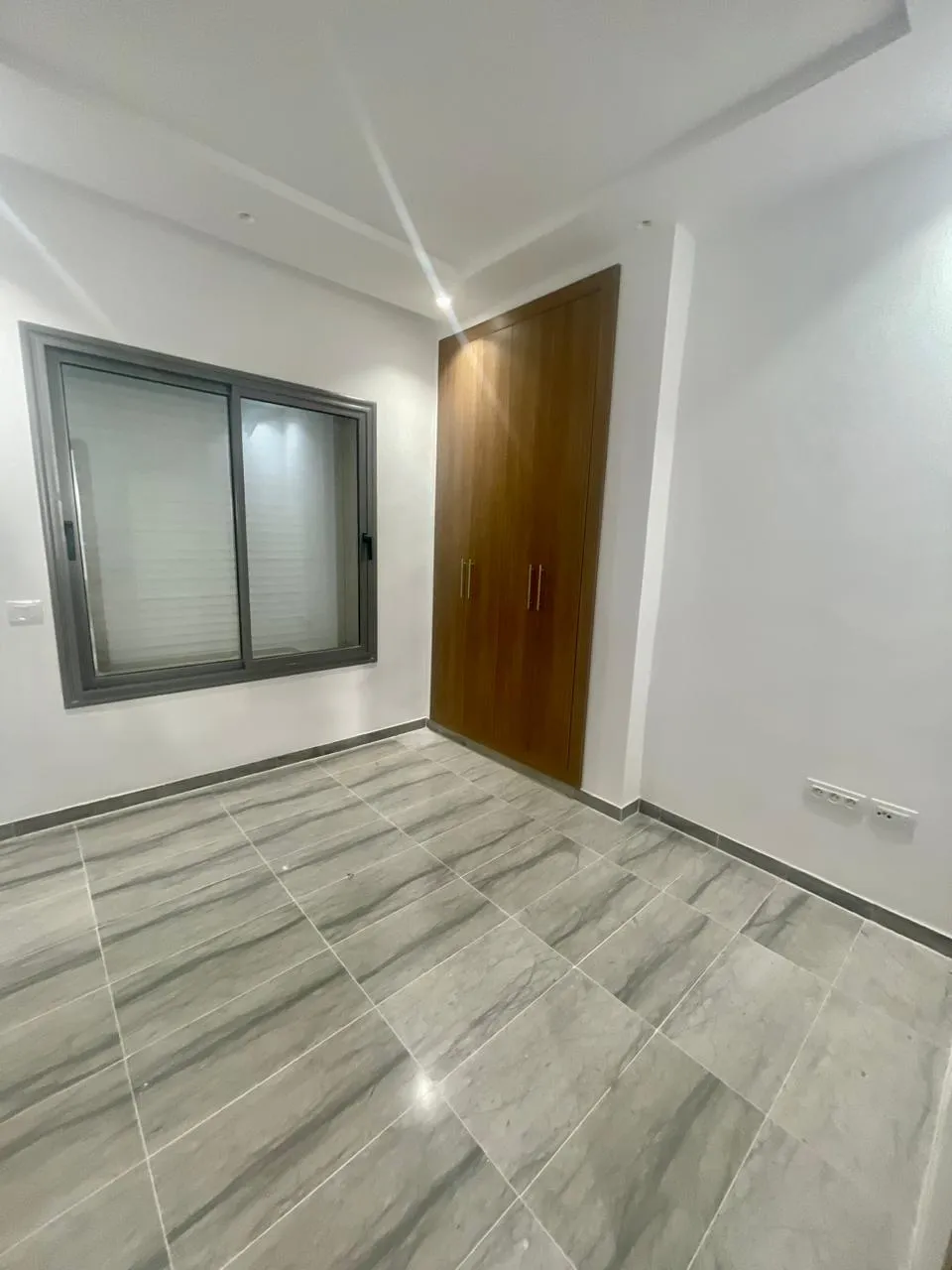  À LOUER | Appartement S+3  Jamais habité à  Ennaser 2