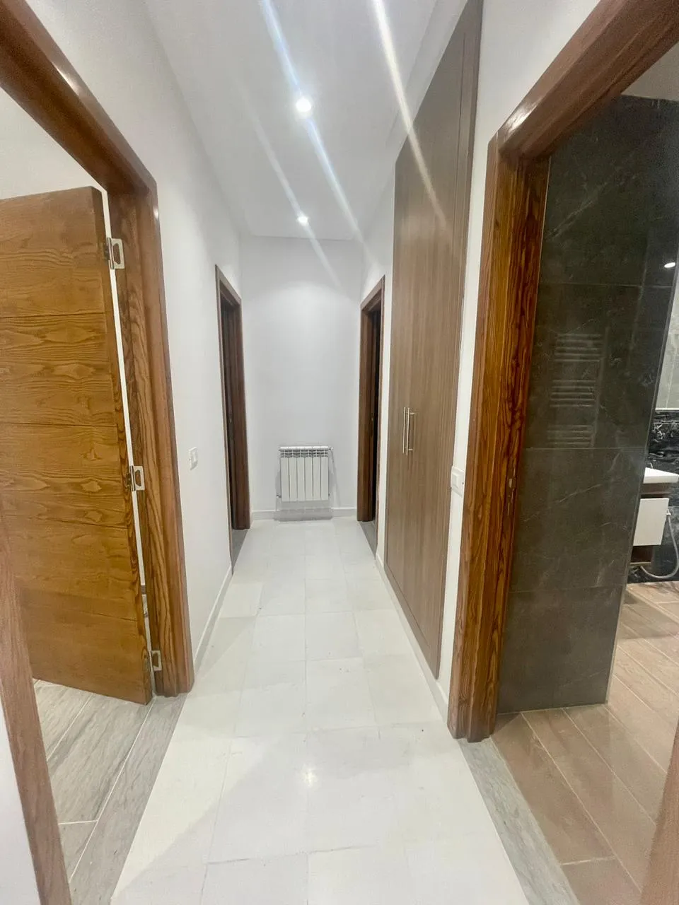  À LOUER | Appartement S+3  Jamais habité à  Ennaser 2