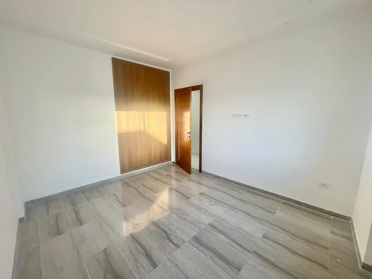  À LOUER | Appartement S+3  Jamais habité à  Ennaser 2