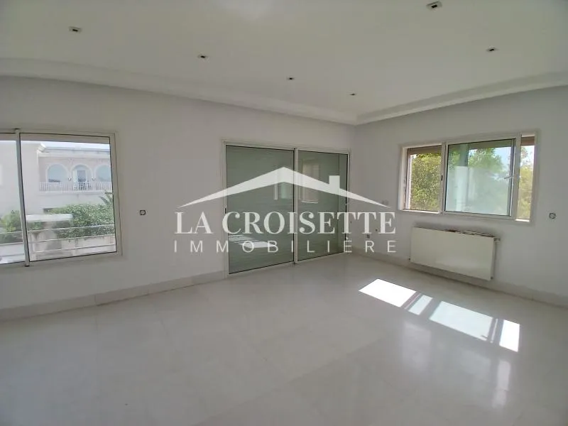 Duplex S4 avec jardin et piscine au Lac1 MDL0687