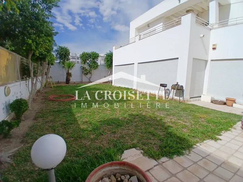 Duplex S4 avec jardin et piscine au Lac1 MDL0687