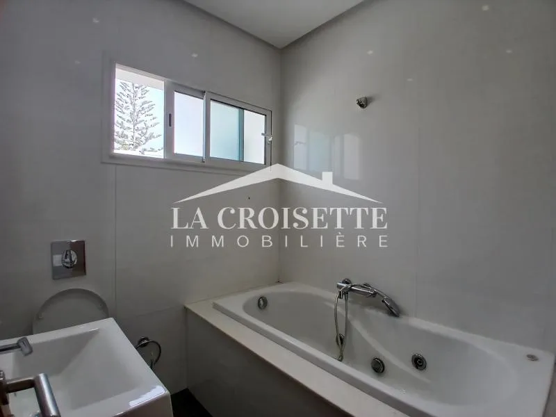 Duplex S4 avec jardin et piscine au Lac1 MDL0687