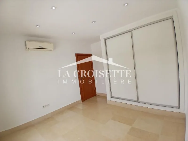 Duplex S4 avec jardin et piscine au Lac1 MDL0687