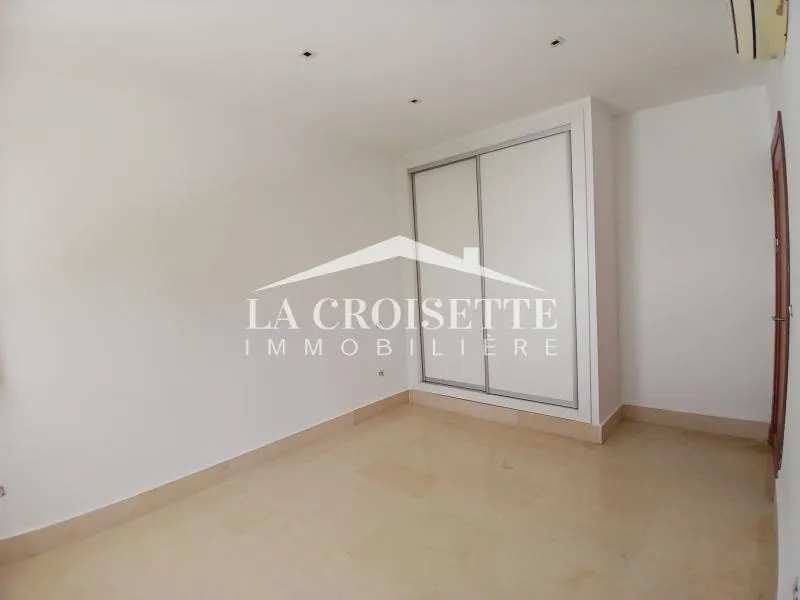 Duplex S4 avec jardin et piscine au Lac1 MDL0687
