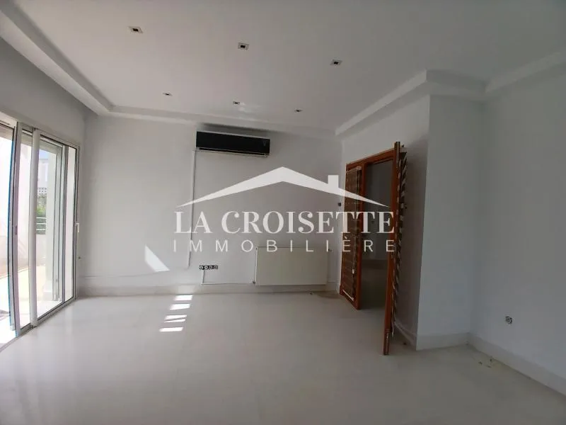 Duplex S4 avec jardin et piscine au Lac1 MDL0687