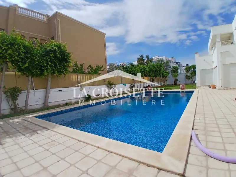 Duplex S4 avec jardin et piscine au Lac1 MDL0687