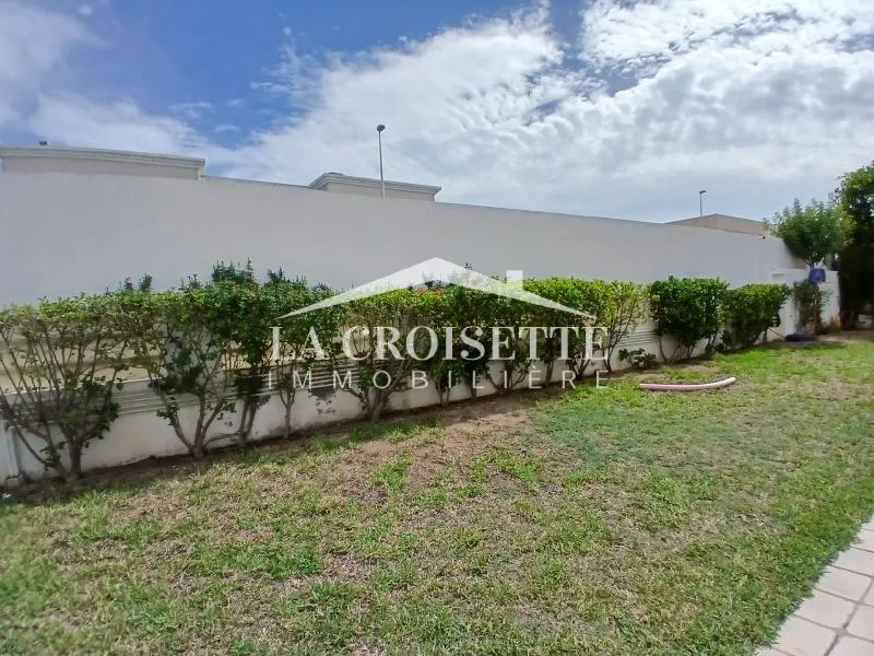 Duplex S4 avec jardin et piscine au Lac1 MDL0687