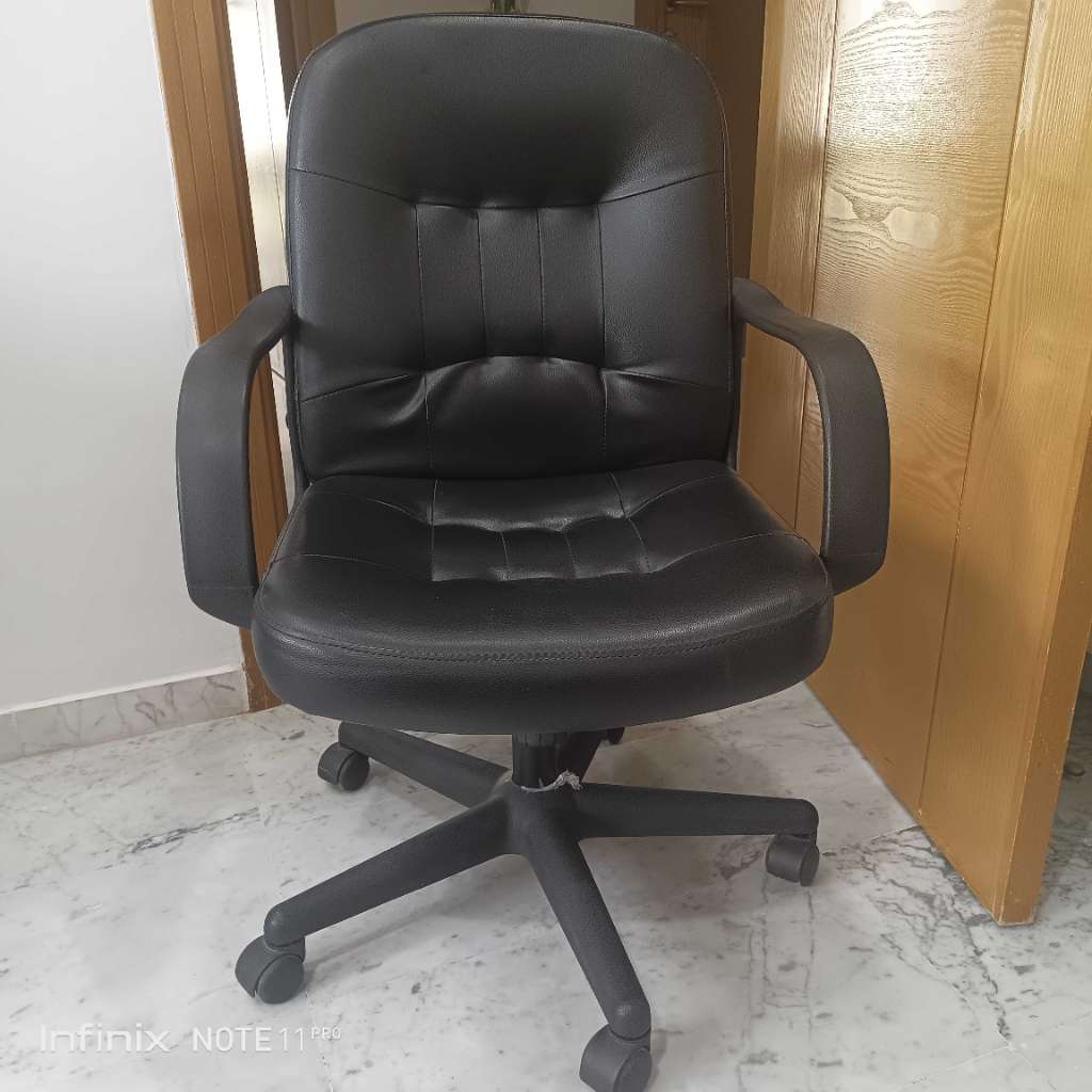 Chaise de bureau roulante 