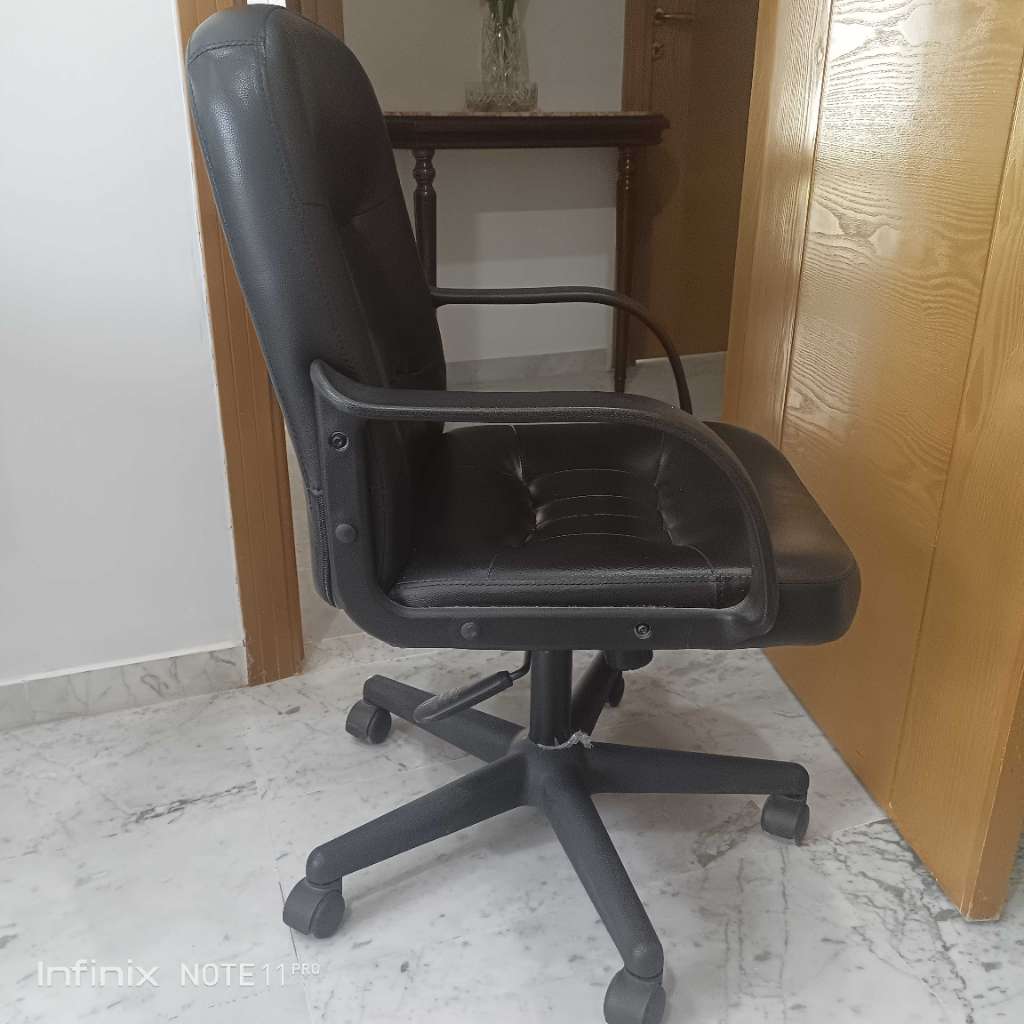 Chaise de bureau roulante 