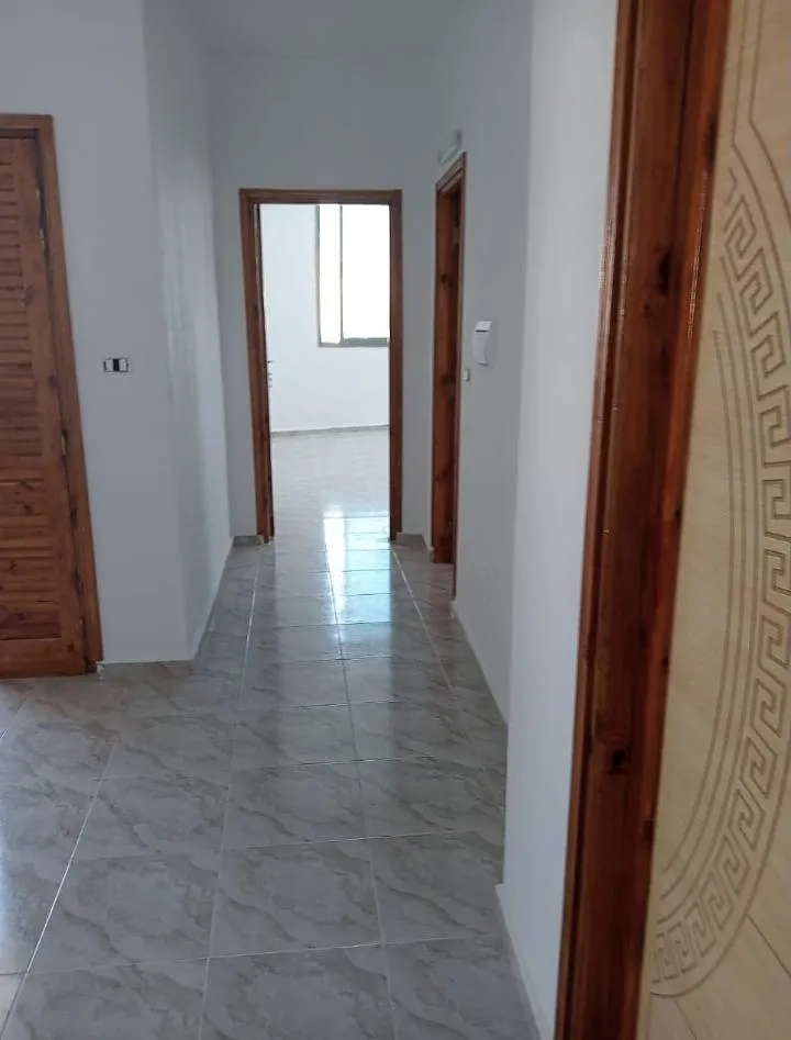  un appartement s+1 vide au 1er étage a louer situé a Bardo Fatouma Bourguiba