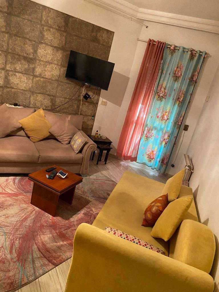 Apprt s1 meuble a louer a khzema pour année scolaire 
Prix 900 dt 
Tél 94 788 011