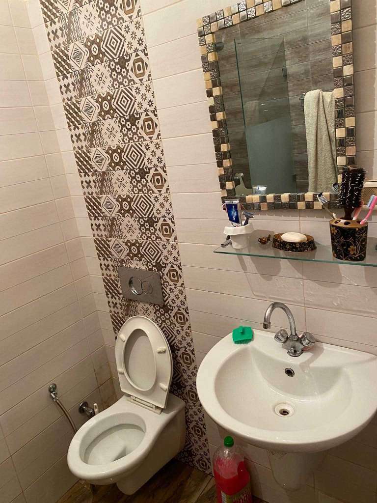 Apprt s1 meuble a louer a khzema pour année scolaire 
Prix 900 dt 
Tél 94 788 011