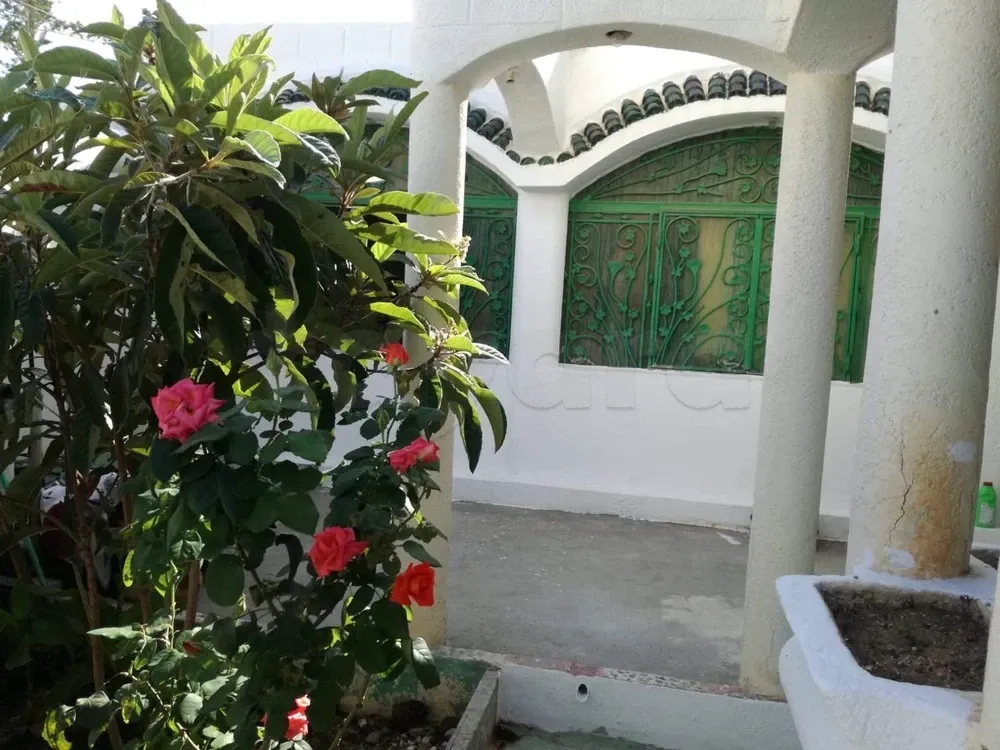 un rez-de-jardin d'une villa s+0 meublé a louer situé a manar 3 prés de manar city