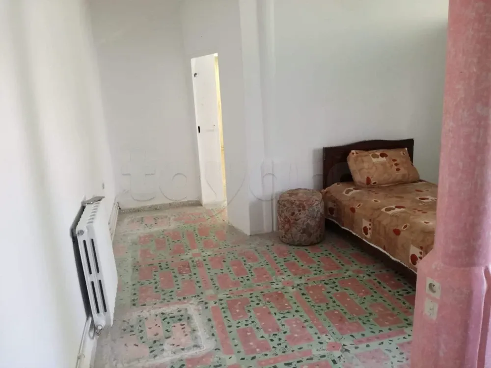 un rez-de-jardin d'une villa s+0 meublé a louer situé a manar 3 prés de manar city