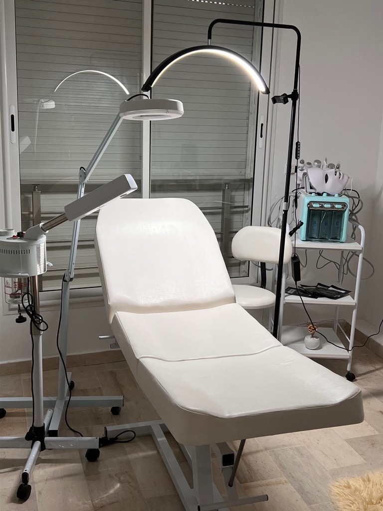 Cession Fonds de Commerce Centre d'Esthétique et de beauté (240 m²) - Route Principale Soukra