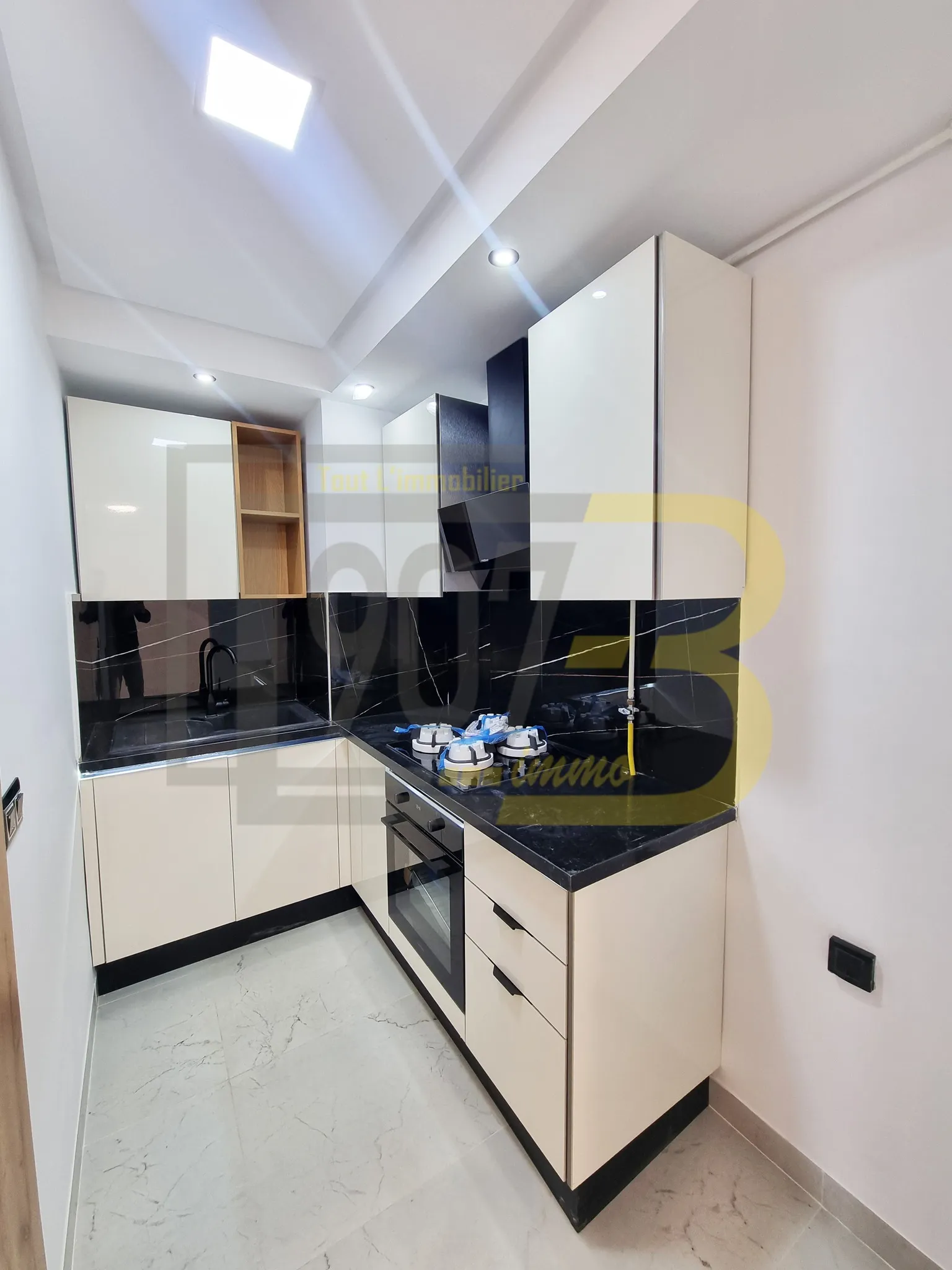 A louer un luxueux S+1 Jamais habité à Menzah 9c