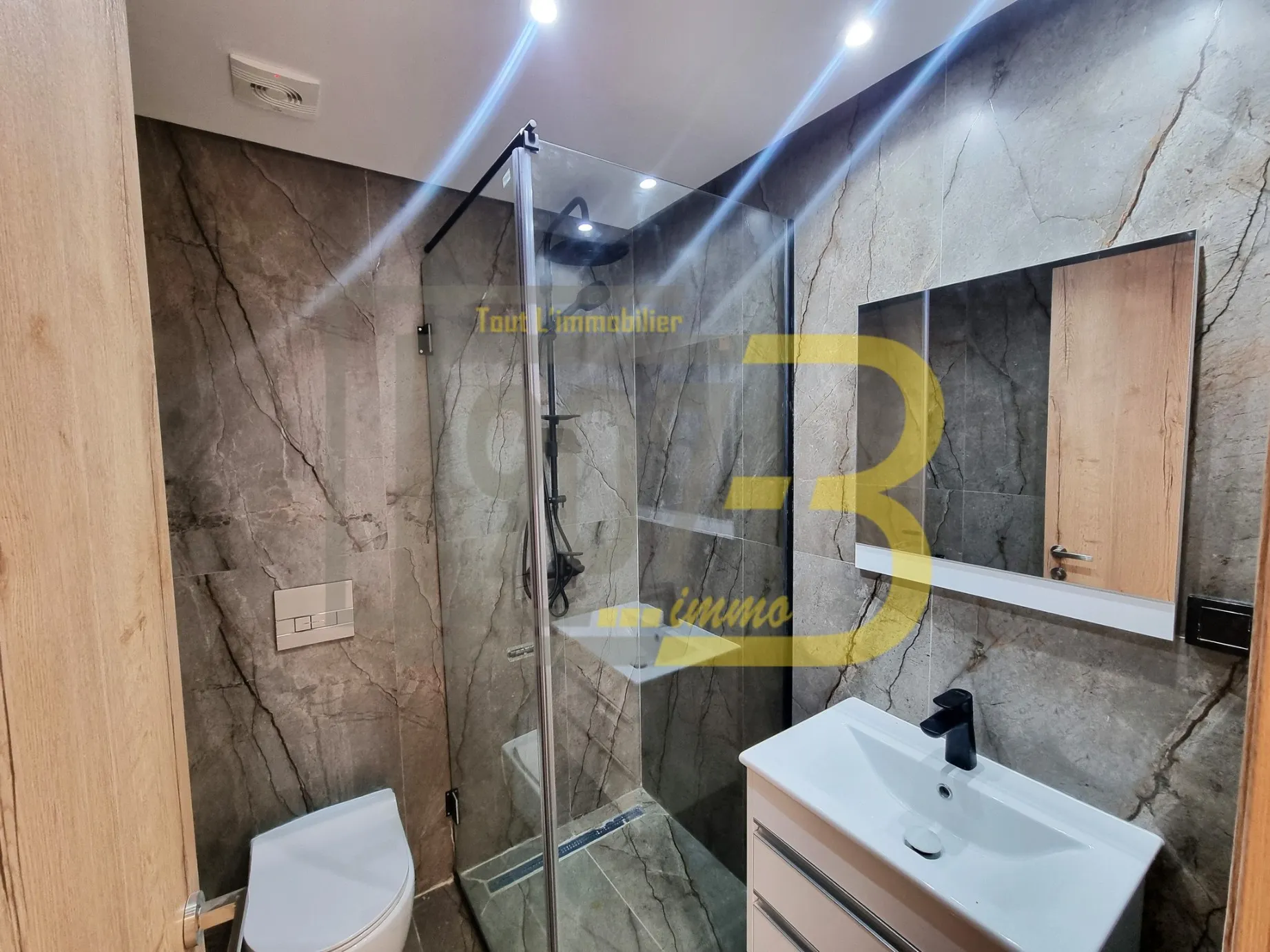 A louer un luxueux S+1 Jamais habité à Menzah 9c