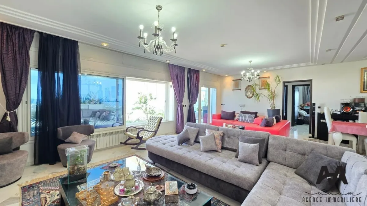 Penthouse S+3 de 366 m² avec Vue Mer à Mrezga