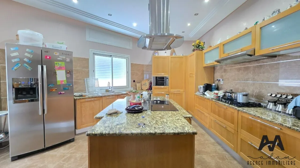 Penthouse S+3 de 366 m² avec Vue Mer à Mrezga