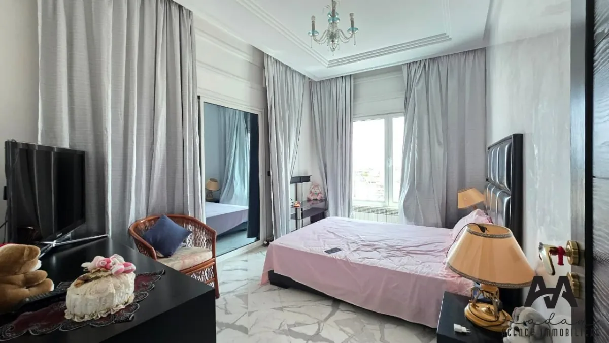 Penthouse S+3 de 366 m² avec Vue Mer à Mrezga