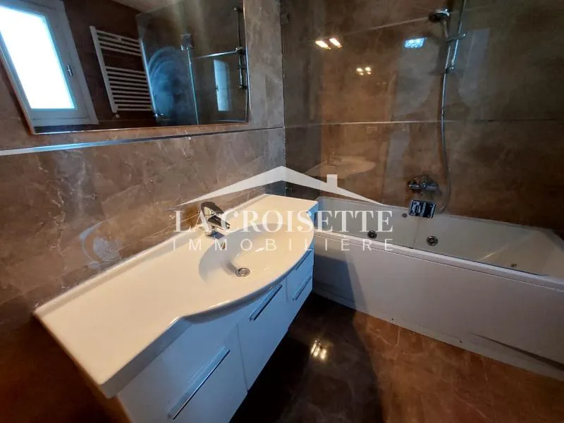 Duplex s2 meublé avec terrasse à Gammarth MDL0643