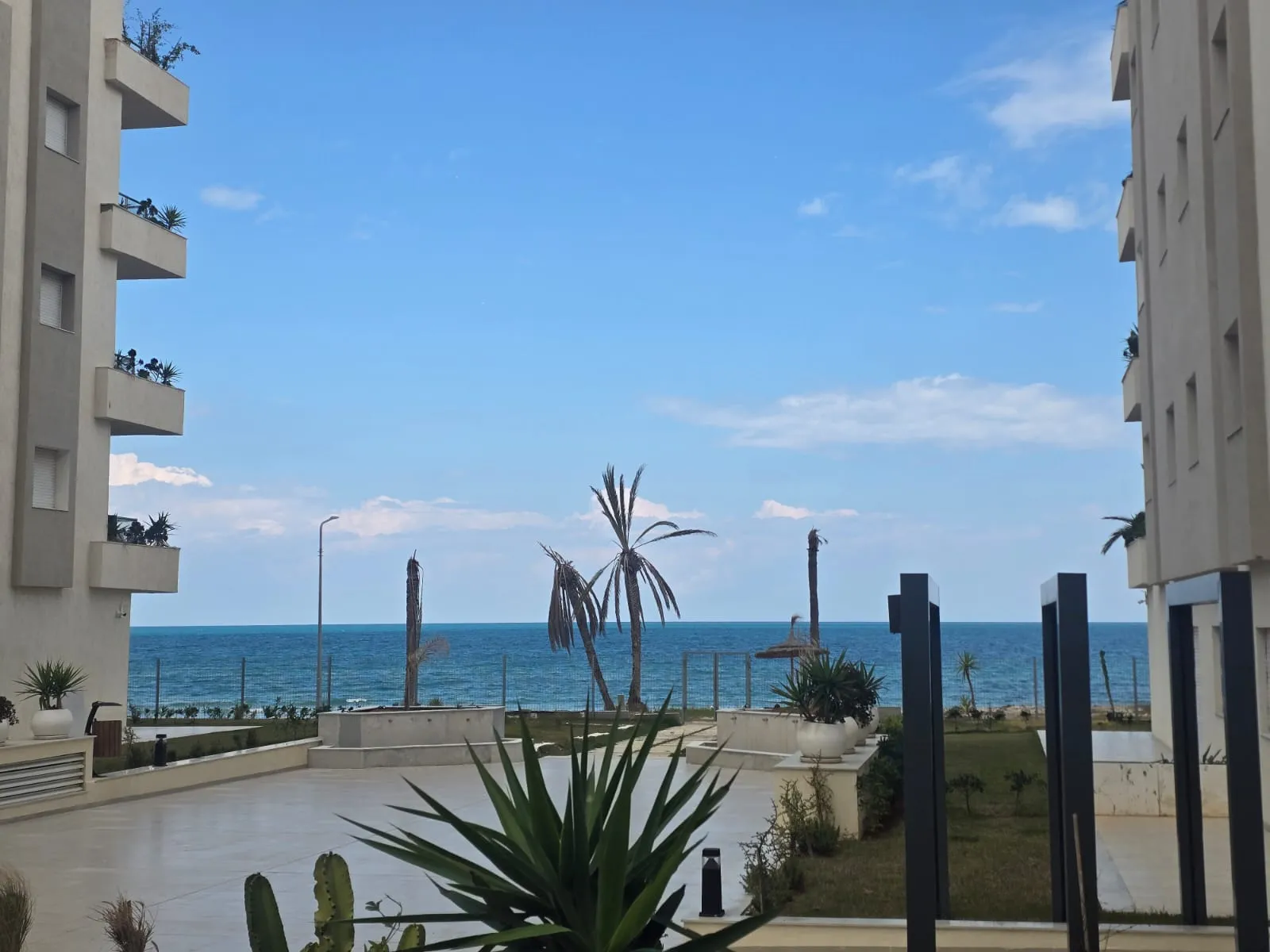 Avendre "Appartement S1 et S2 direct pied dans léau à Chatt-Mariem