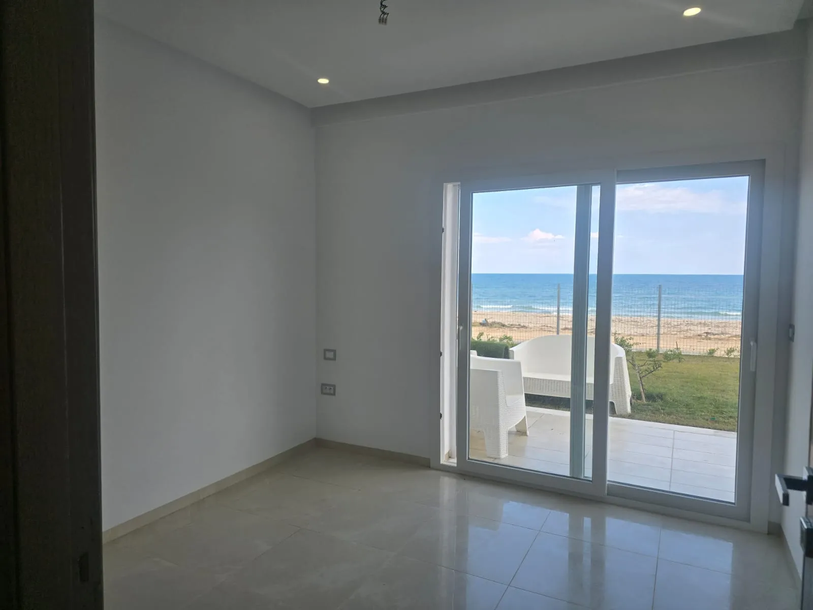 Avendre "Appartement S1 et S2 direct pied dans léau à Chatt-Mariem