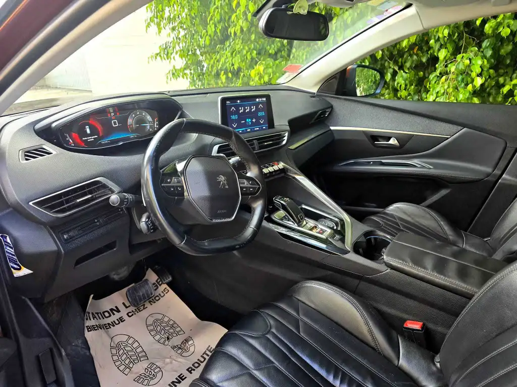 🚘Peogeot 3008 2018 9cv essence🚘
          🔁 on accepte l échange des voitures