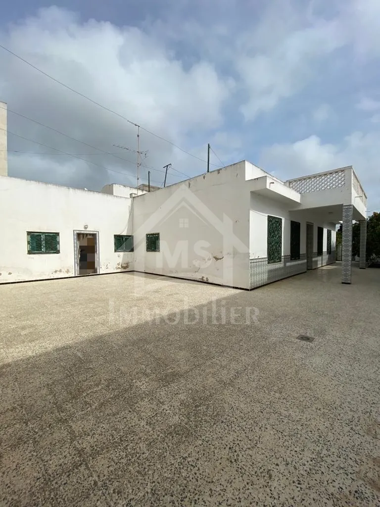 Maison arabesque S+3 avec patio et jardin Ă vendre 51355351