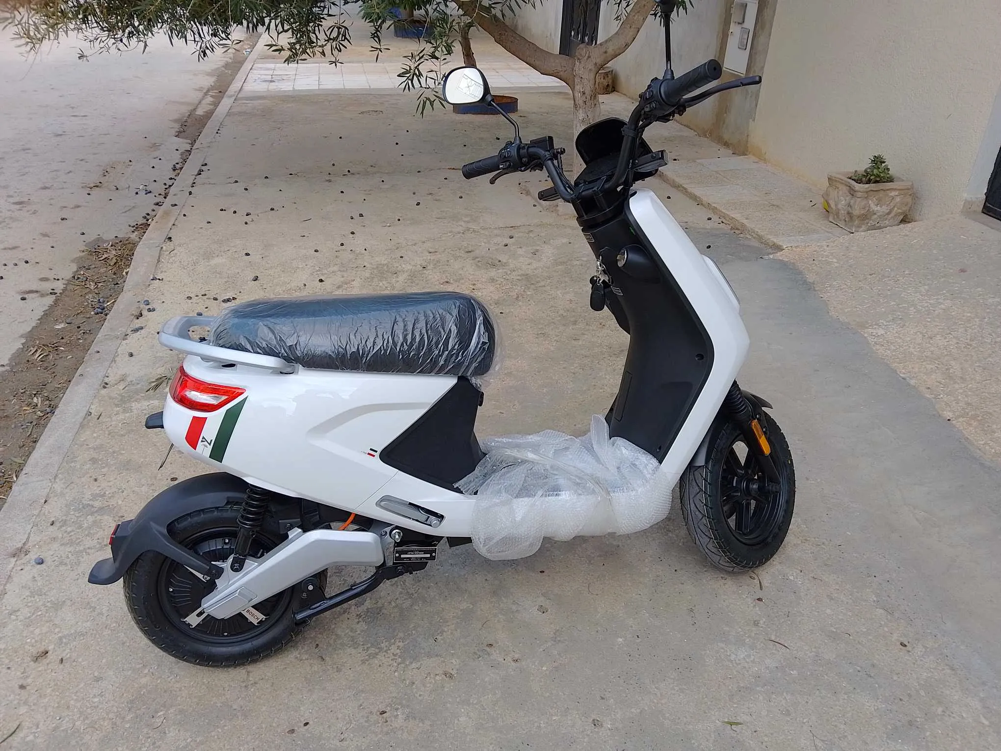 motos scooter électrique bosch neuf