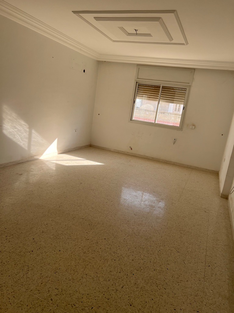 À louer : Appartement S+2 spacieux et lumineux bien situé