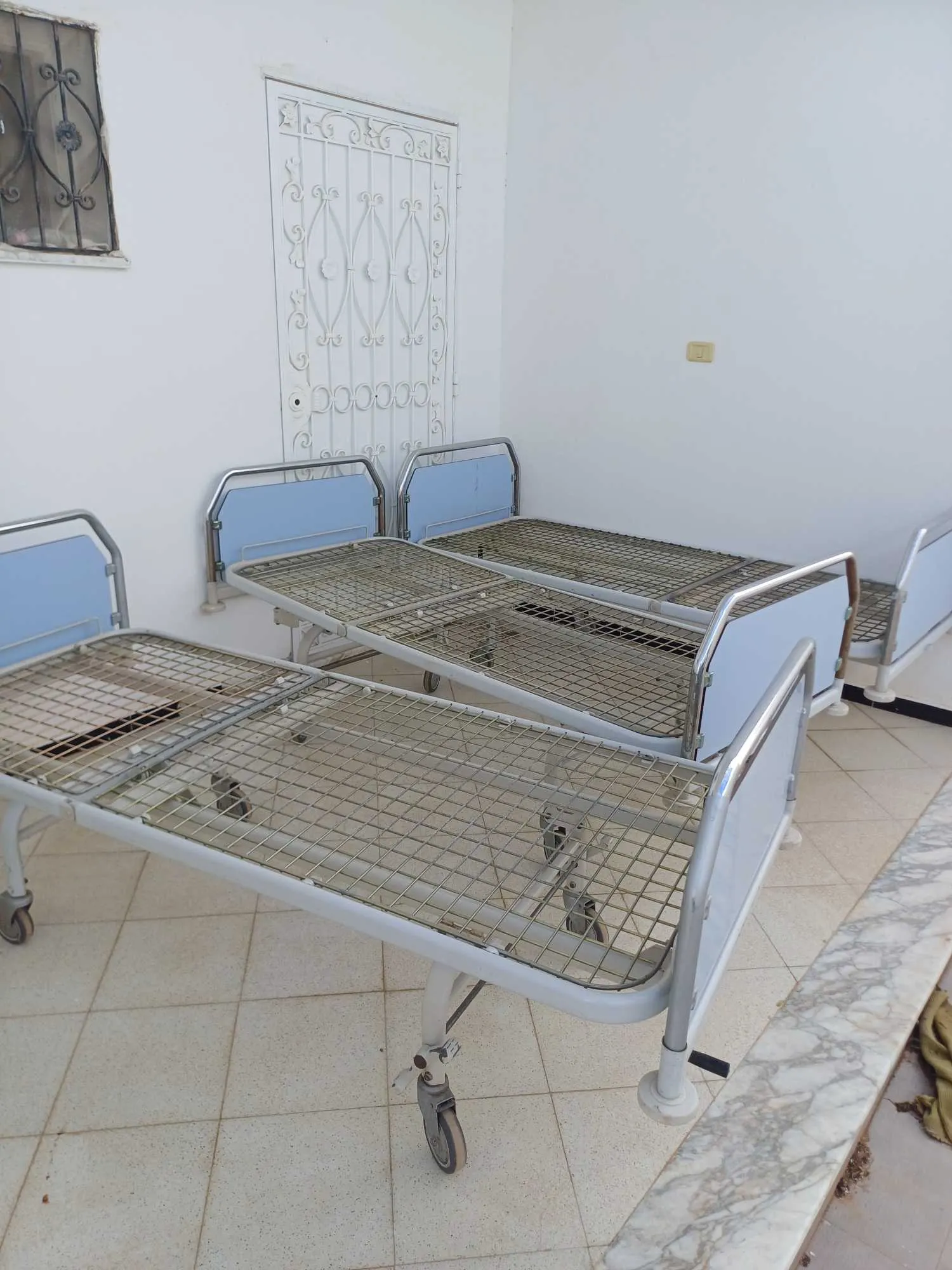 lit medical a manivelle 56034696