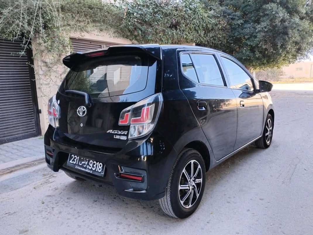 TOYOTA AYGO PREMIÈRE MAIN TRÈS PROPRE 