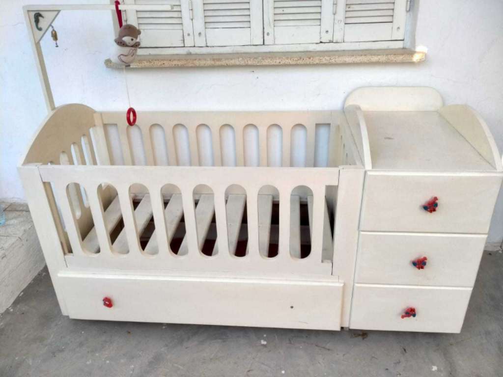 Lit bébé en bois massif 