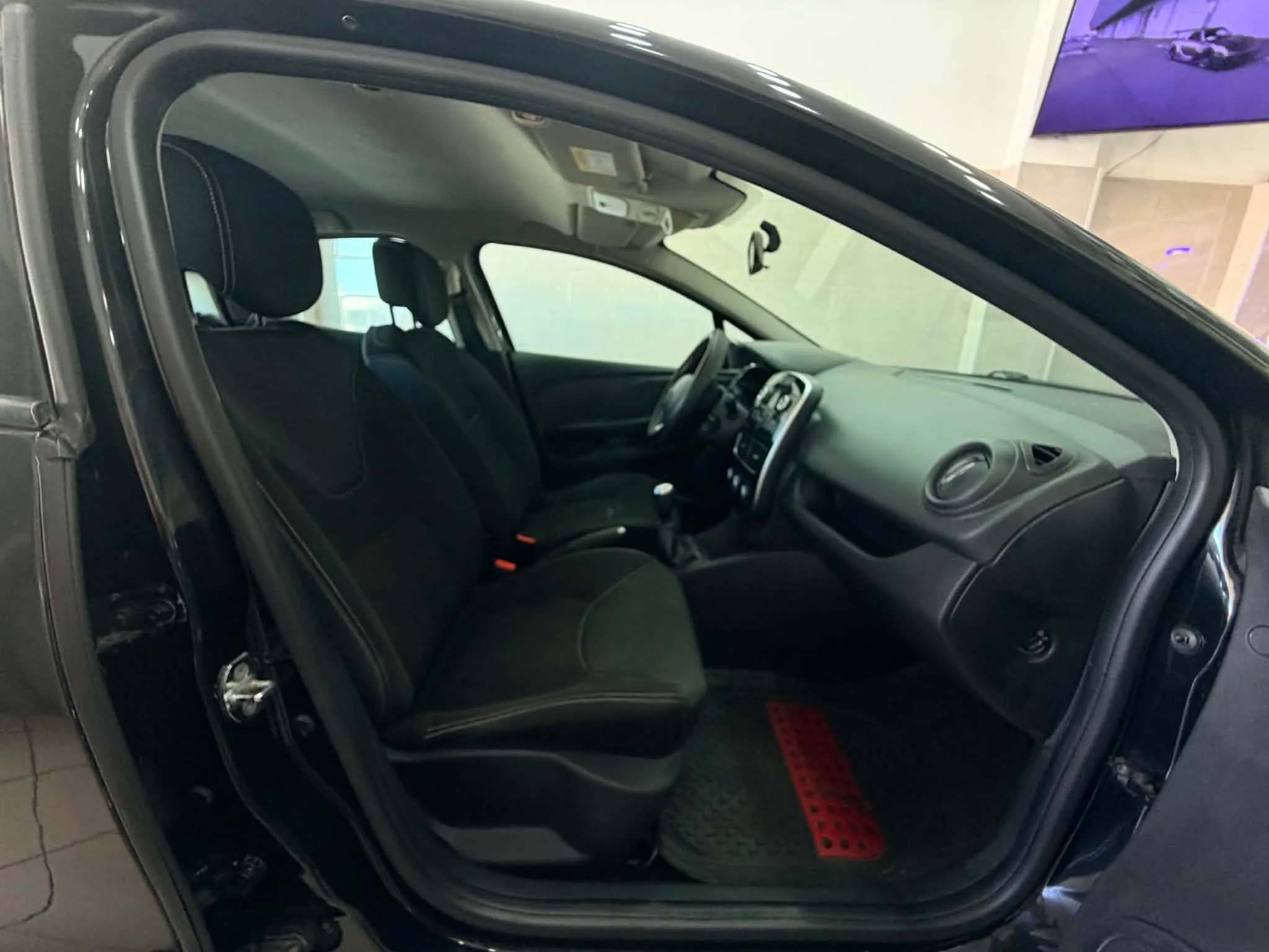 Renault Clio 4 - Excellent État (1.2L 4CV) - Tel 98479647
