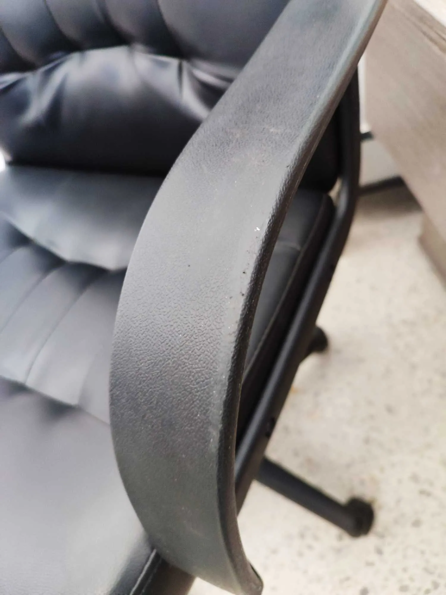 Chaise bureautique Simili Cuir - Noir