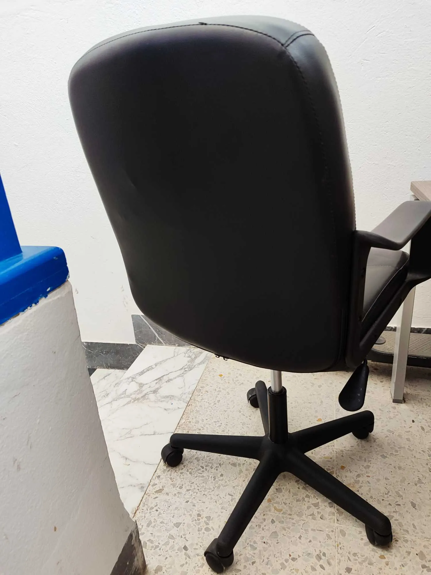 Chaise bureautique Simili Cuir - Noir