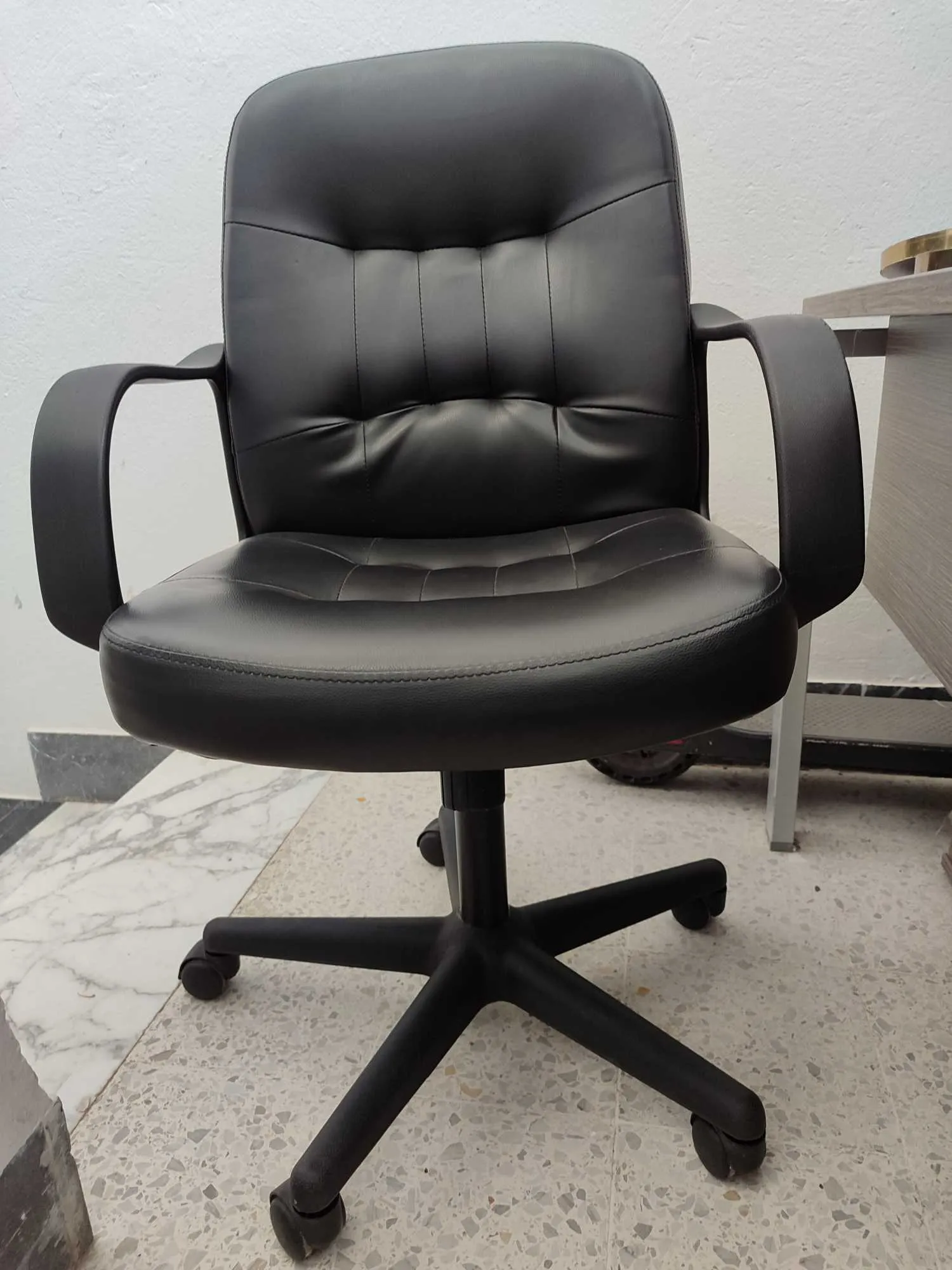 Chaise bureautique Simili Cuir - Noir