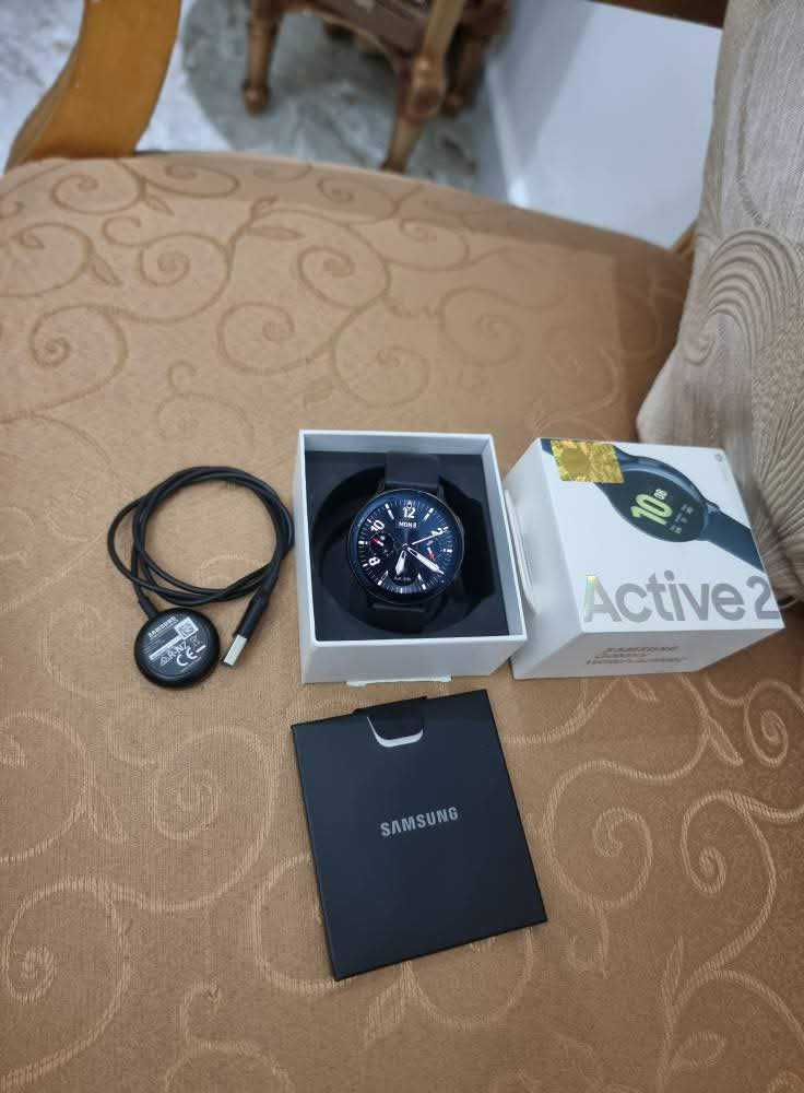 Montre connectée Samsung Galaxy Watch 4G Active 2 Noir Acier 40mm
