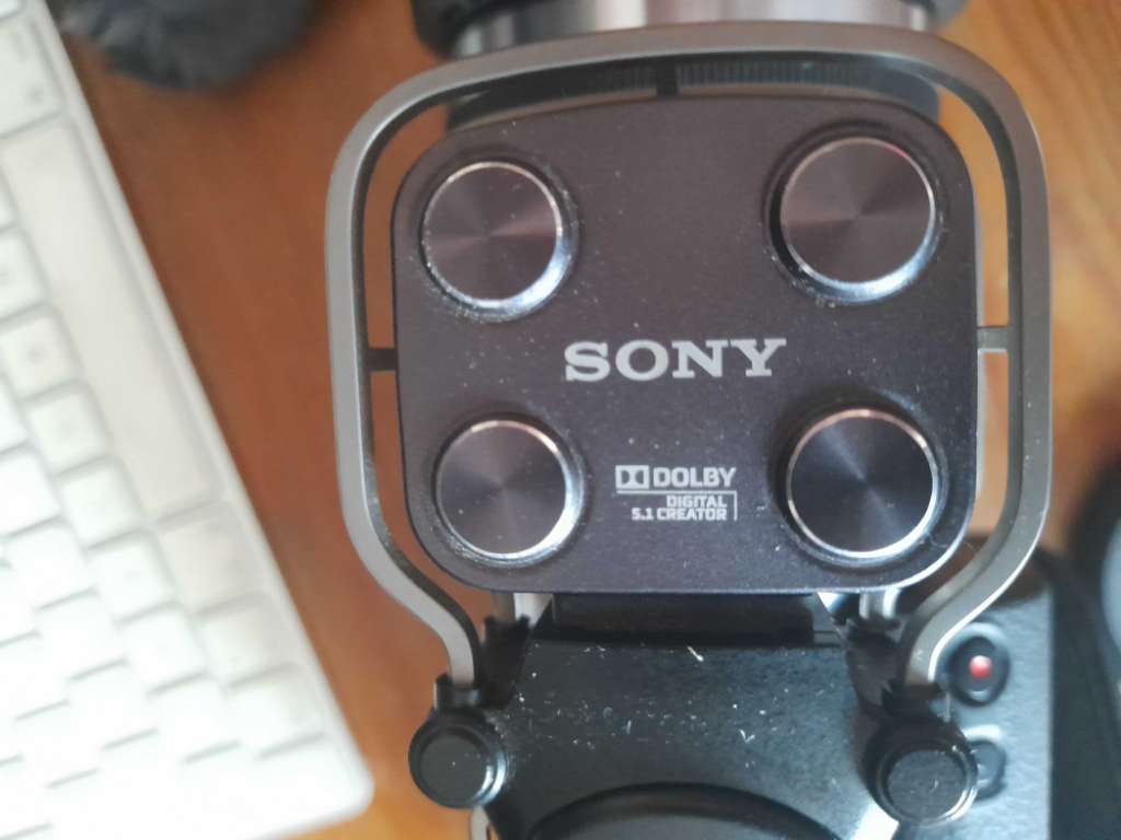 đŹ Sony NEX-VG20E Camcorder + 2 Batteries + Charger + Bag â Perfect for Filmmakers! đ„