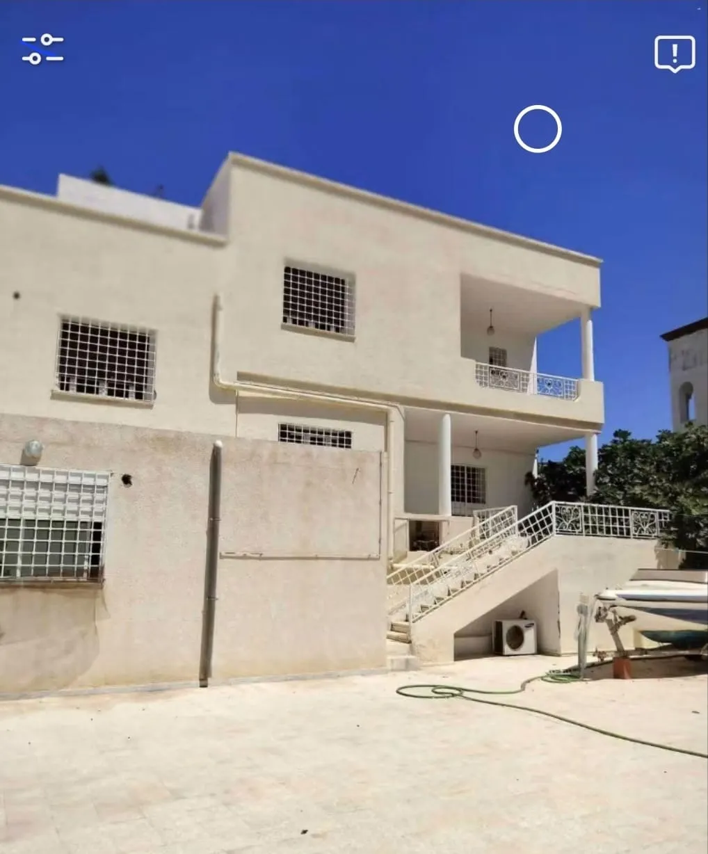 A vendre villa de 900 m2 à cité Zahra Sousse
