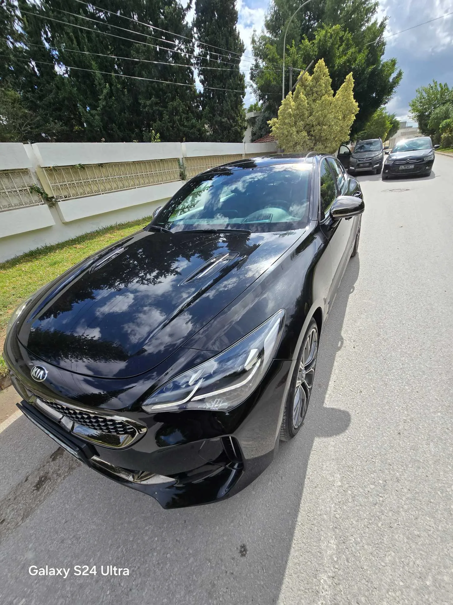 A vendre stinger kia voiture sport très bonne état, 1er main prix 140.000 négociable