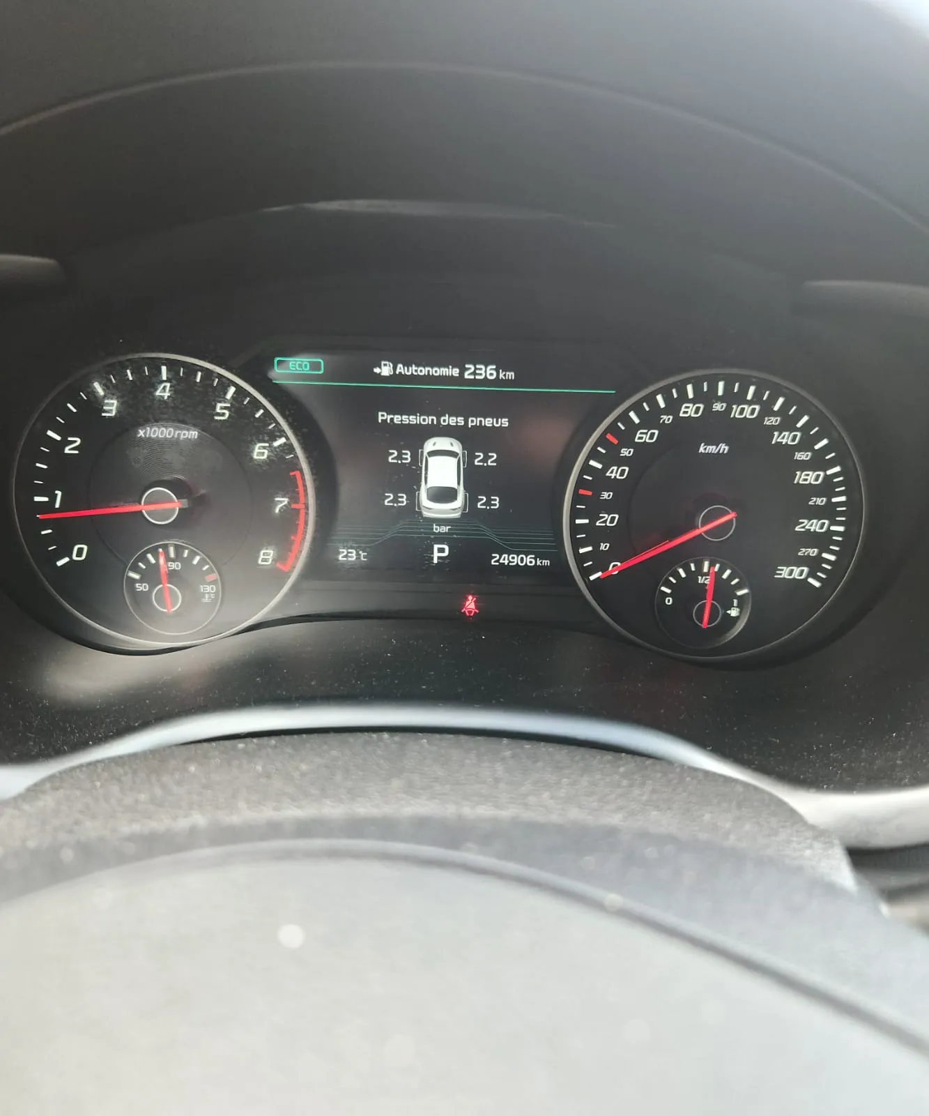 A vendre stinger kia voiture sport très bonne état, 1er main prix 140.000 négociable