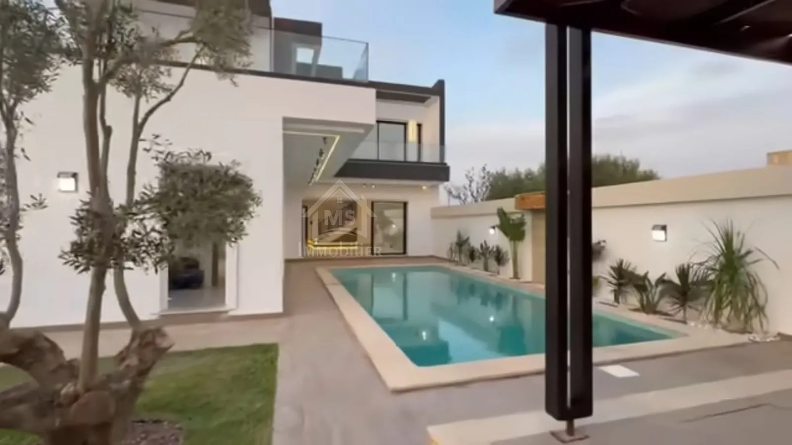 Villa S+4 toute neuve avec piscine à vendre à Hammamet Sud 51355351