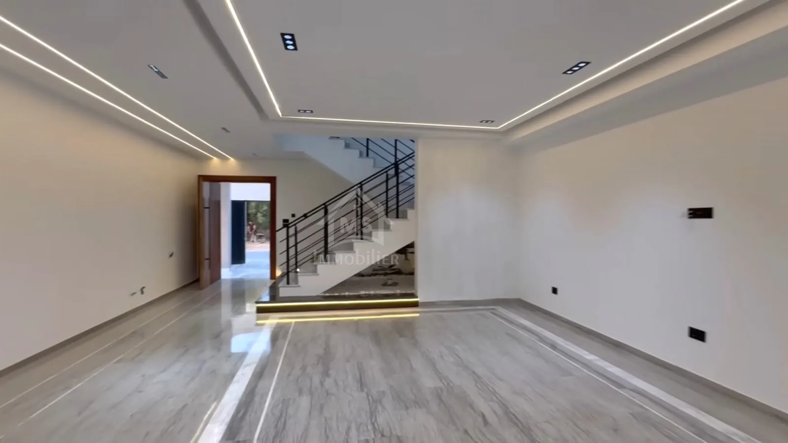 Villa S+4 toute neuve avec piscine à vendre à Hammamet Sud 51355351