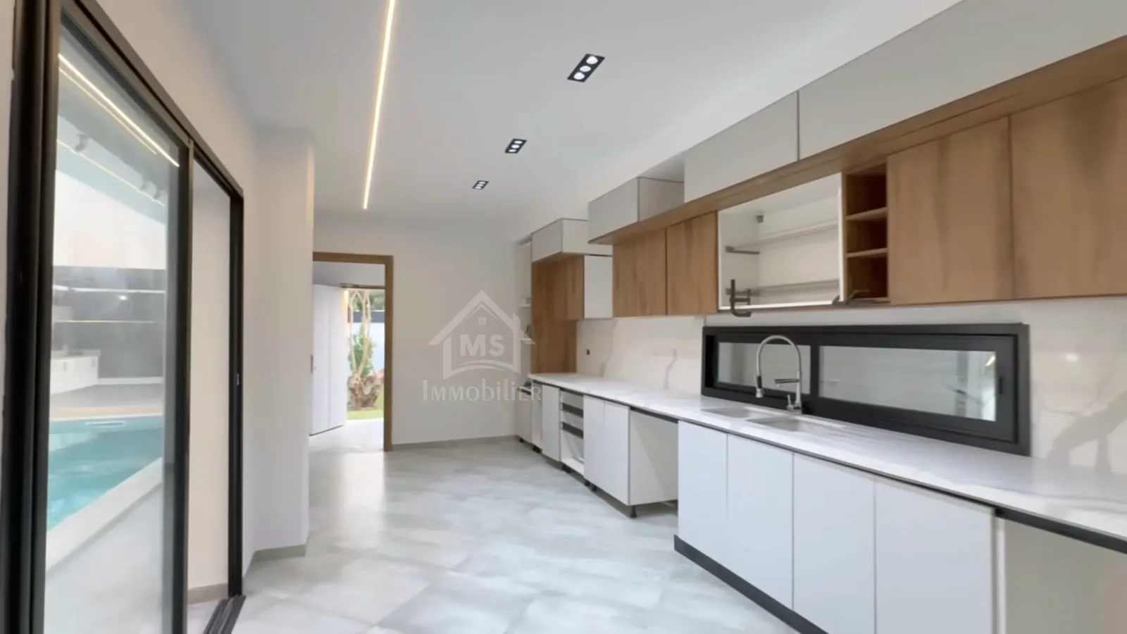 Villa S+4 toute neuve avec piscine à vendre à Hammamet Sud 51355351